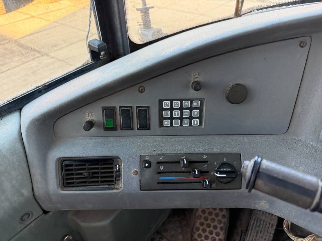 Volvo A40D - Tailgate / Heated Seat