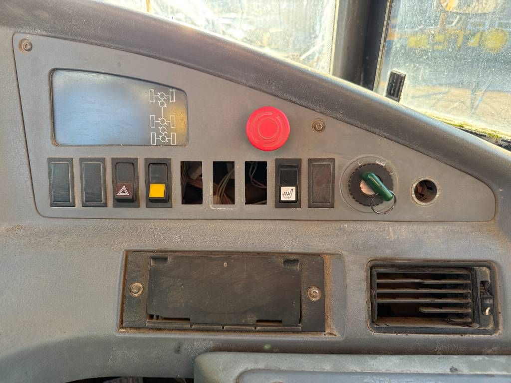 Volvo A40D - Tailgate / Heated Seat