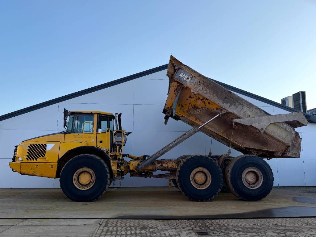 Volvo A40D - Tailgate / Heated Seat