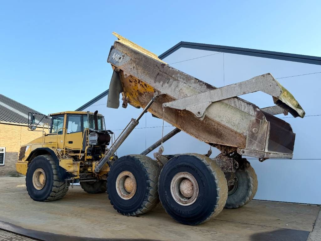 Volvo A40D - Tailgate / Heated Seat