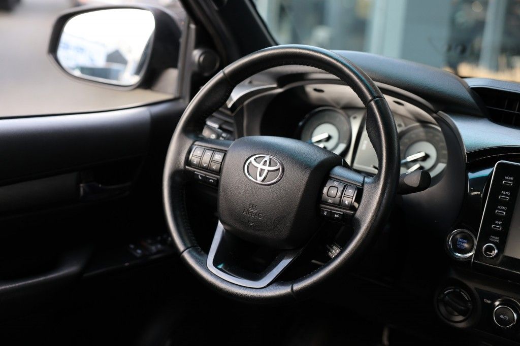 Toyota Hilux 2.8 D-4D X-TRA CAB INVINCIBLE A/T 4WD VAN