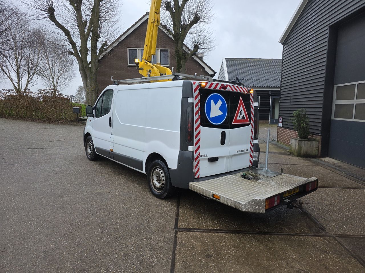 Opel Vivaro 1.9DTI 2.9T L1H1 Hoogwerker Versalift ET-26-NEXS