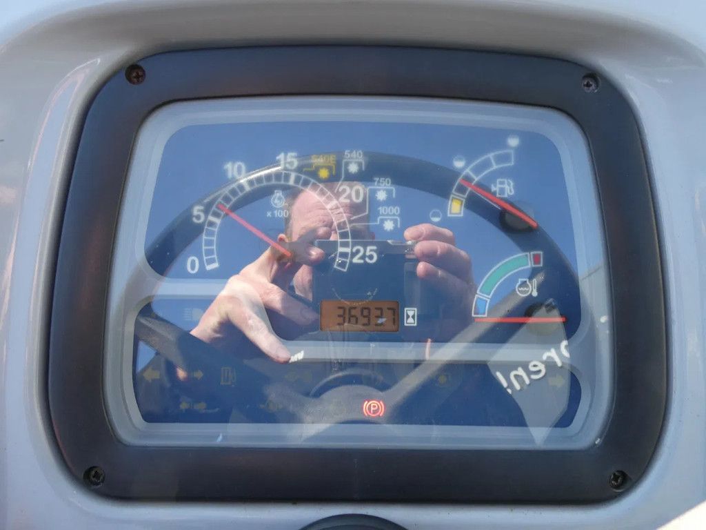 New Holland T3.65F 4wd / 03693 Draaiuren / Zeer lage urenstand