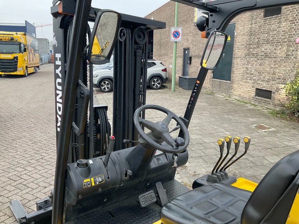 Hyundai 32B-7 2850KG 4.70METER HEFTRUCK