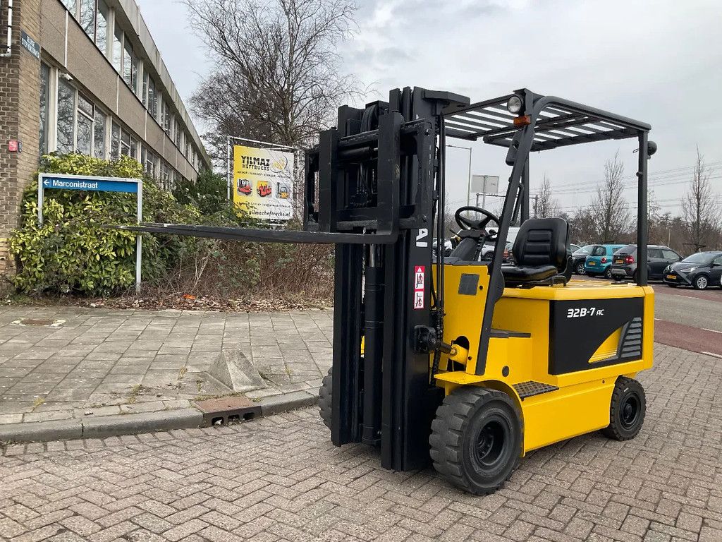 Hyundai 32B-7 2850KG 4.70METER HEFTRUCK