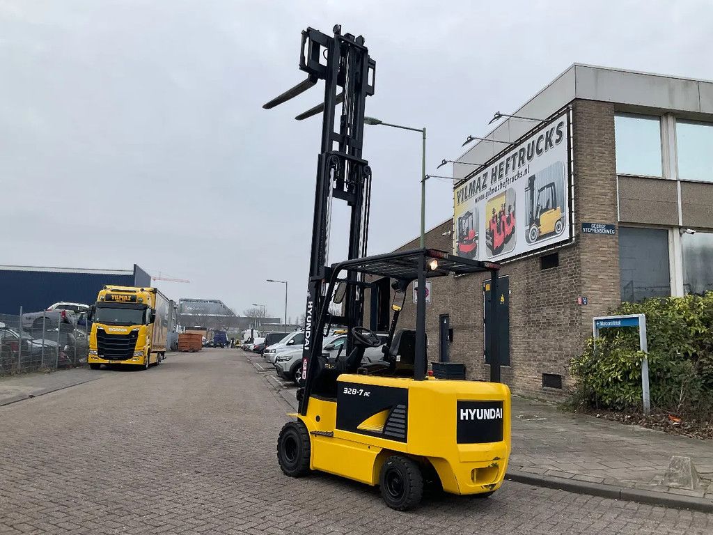 Hyundai 32B-7 2850KG 4.70METER HEFTRUCK