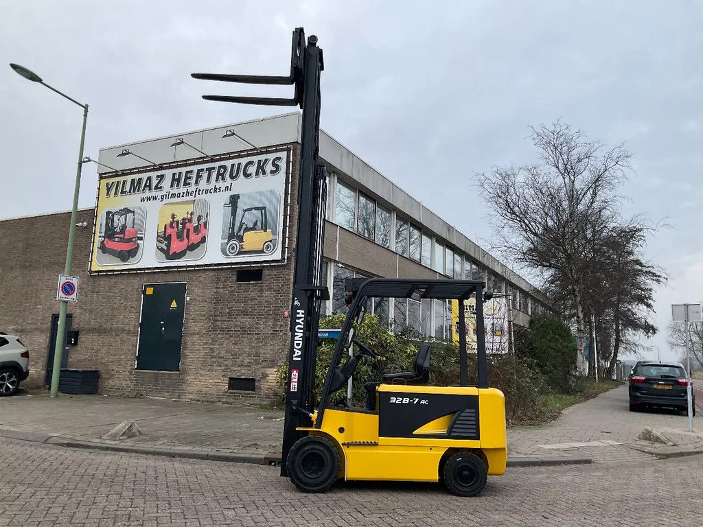 Hyundai 32B-7 2850KG 4.70METER HEFTRUCK