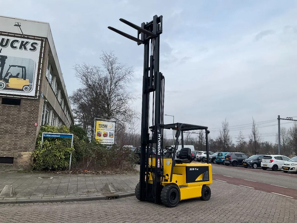 Hyundai 32B-7 2850KG 4.70METER HEFTRUCK