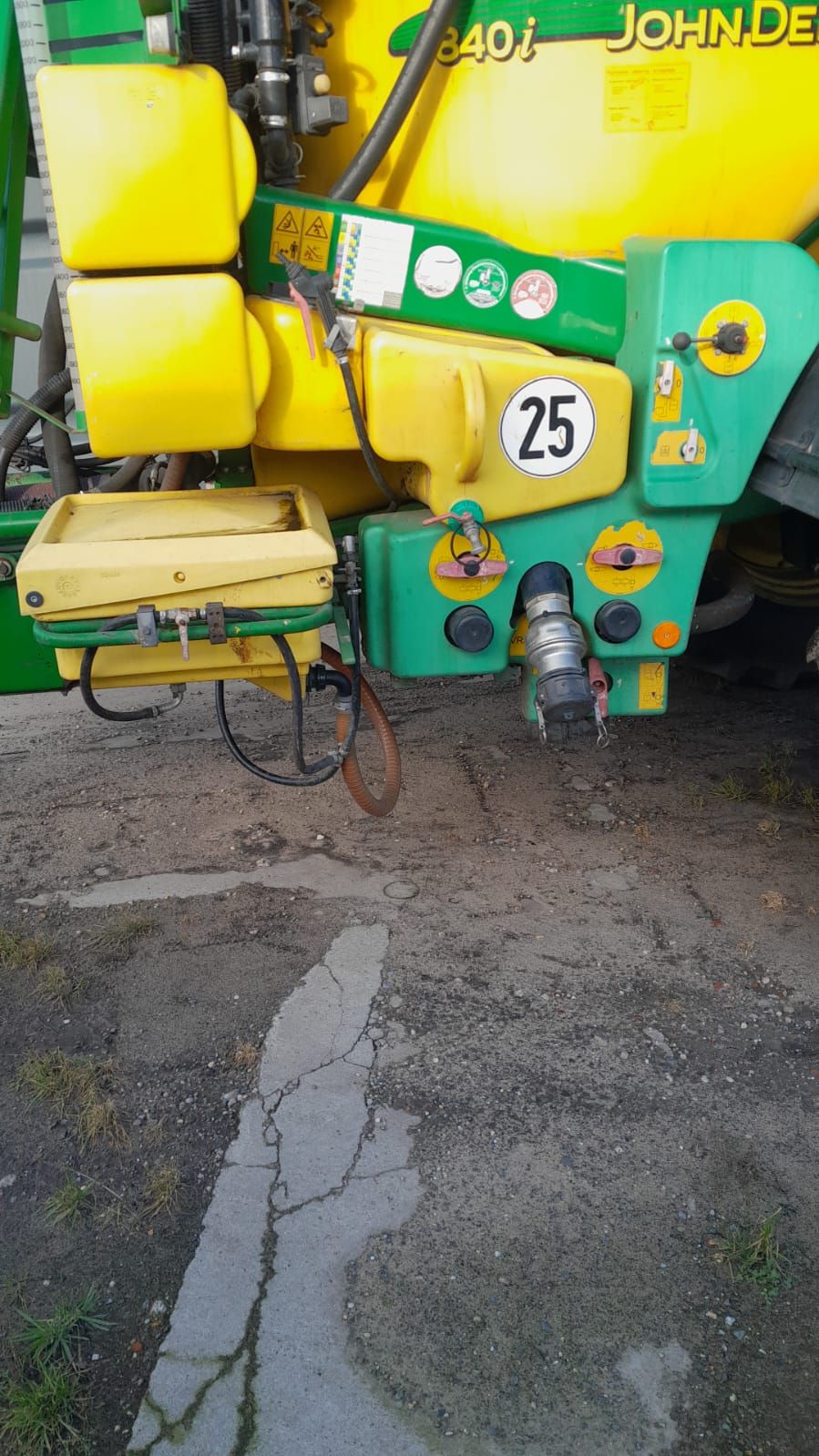 John Deere 840i veldspuit