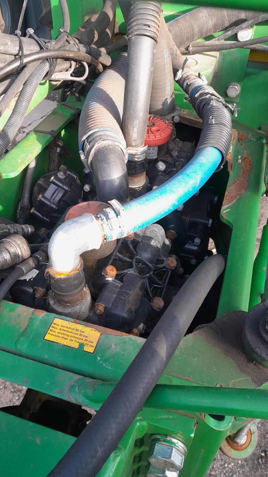 John Deere 840i veldspuit