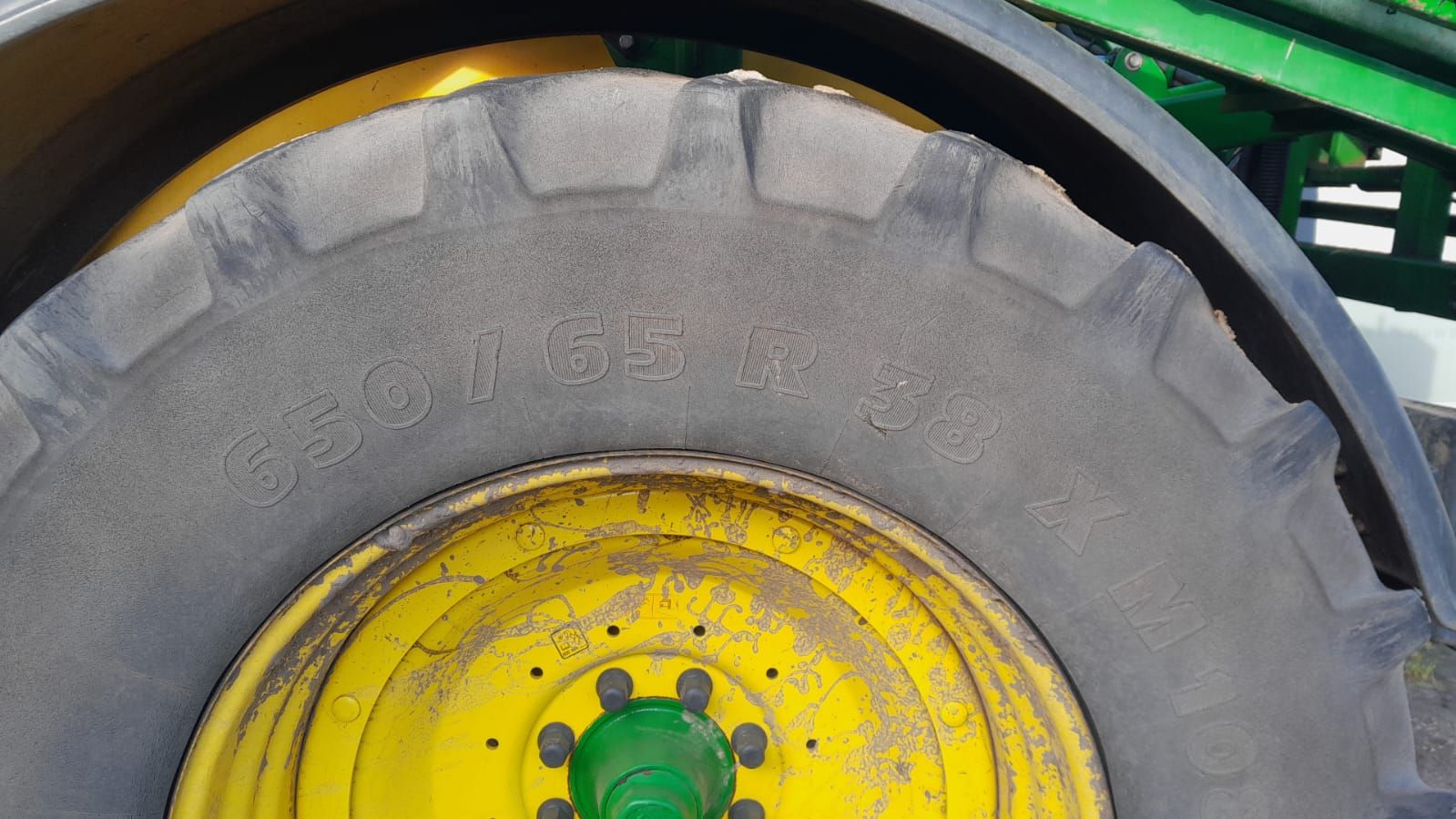 John Deere 840i veldspuit