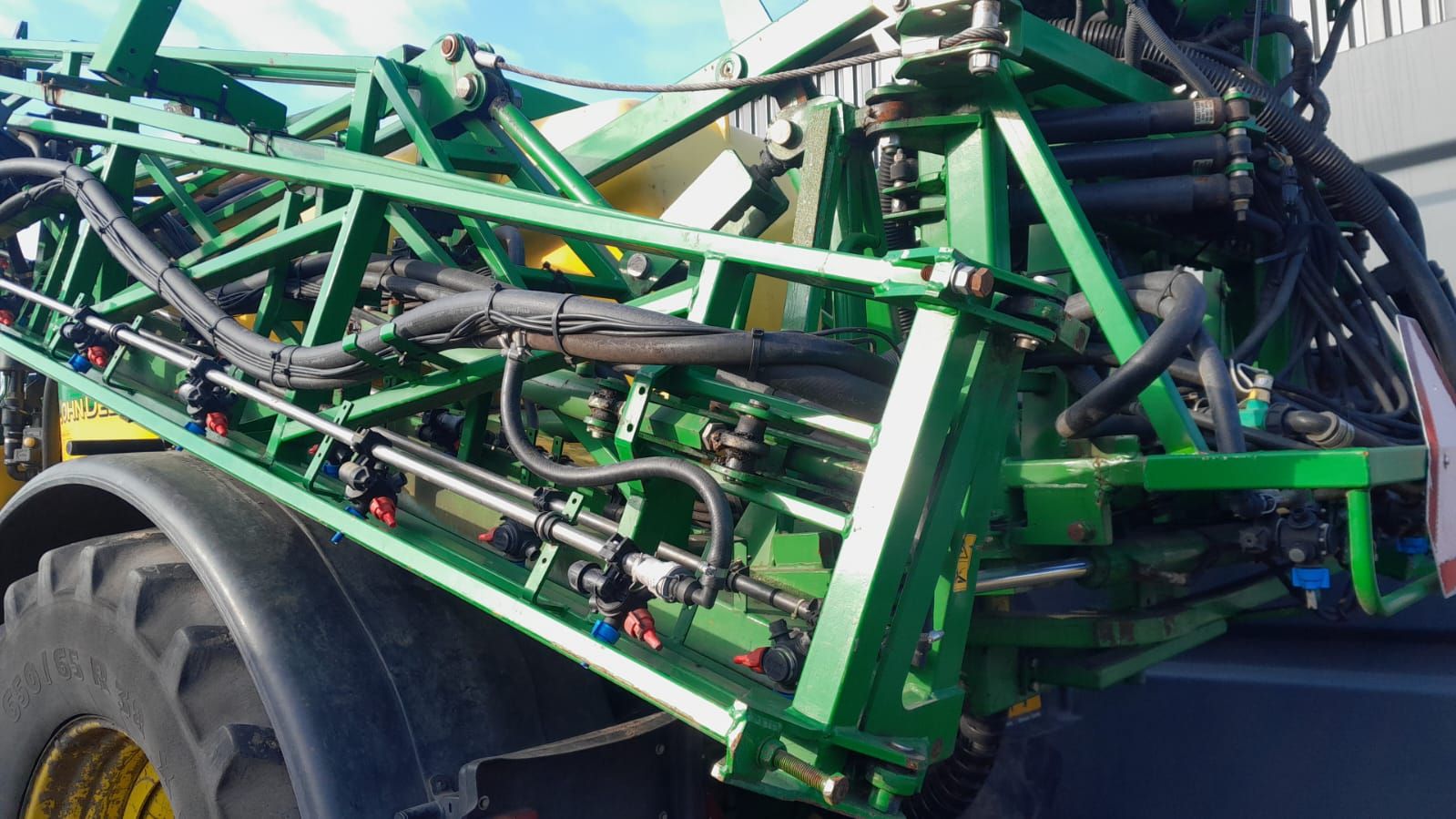 John Deere 840i veldspuit