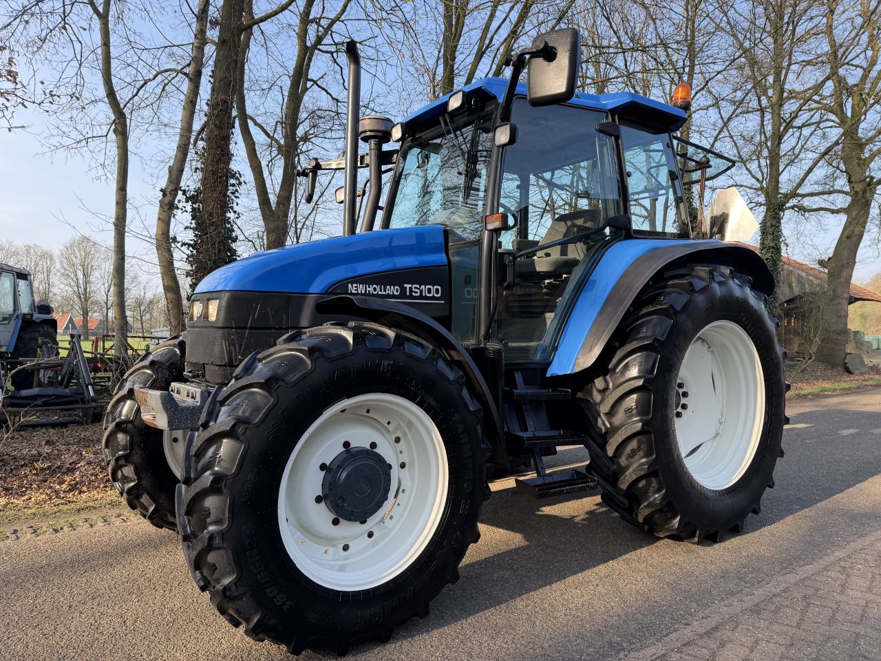 New Holland TS 100