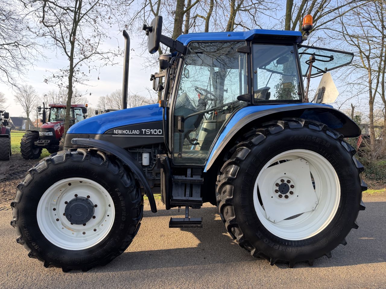 New Holland TS 100