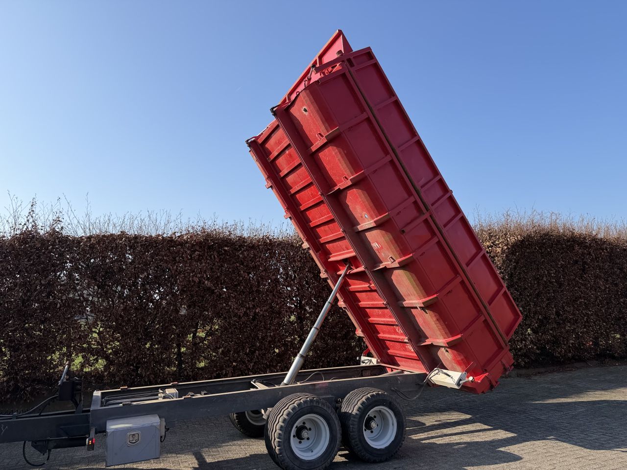 LBA kipper aangepast voor sloot maaien!