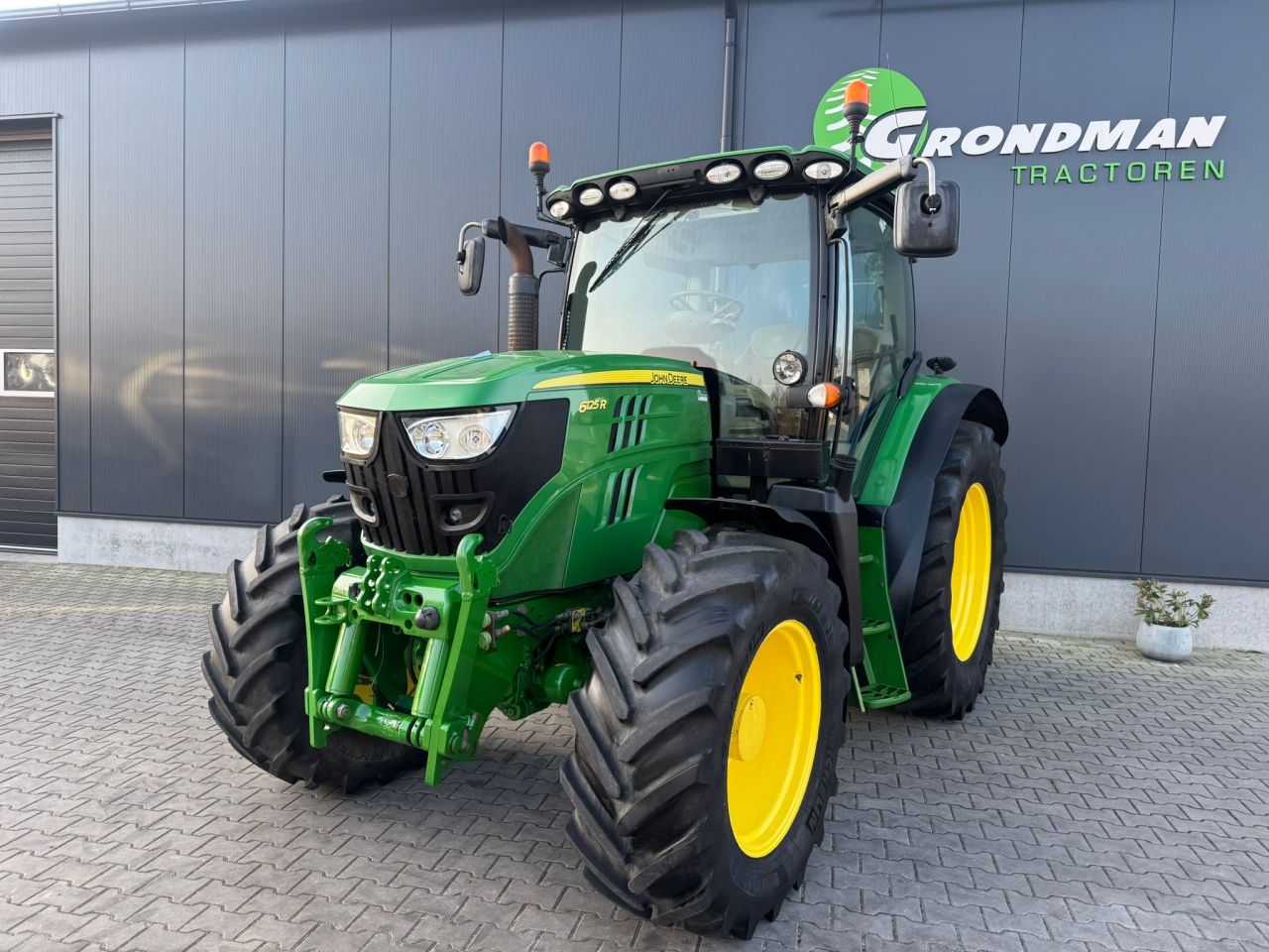 John Deere 6125R AP