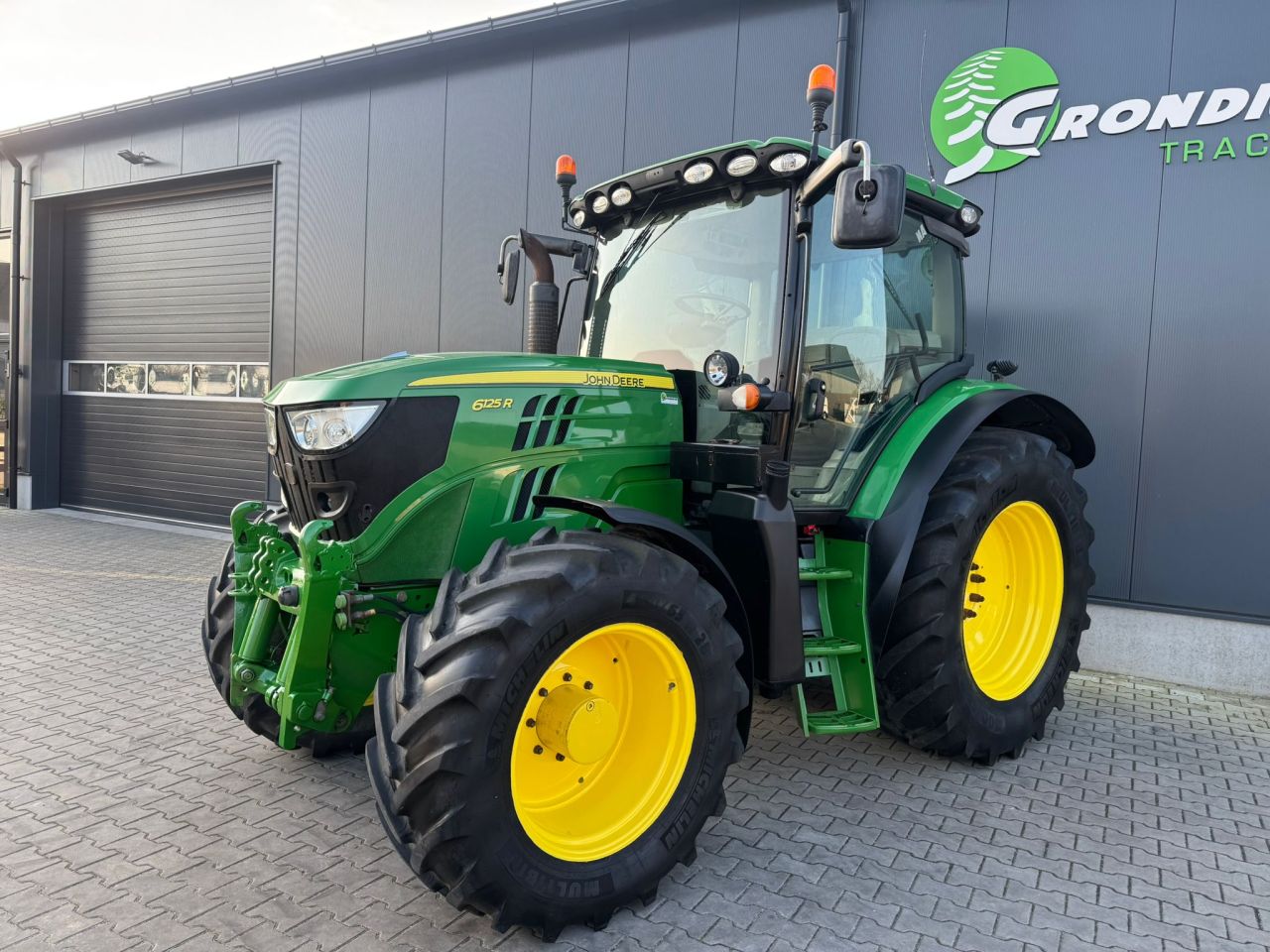 John Deere 6125R AP