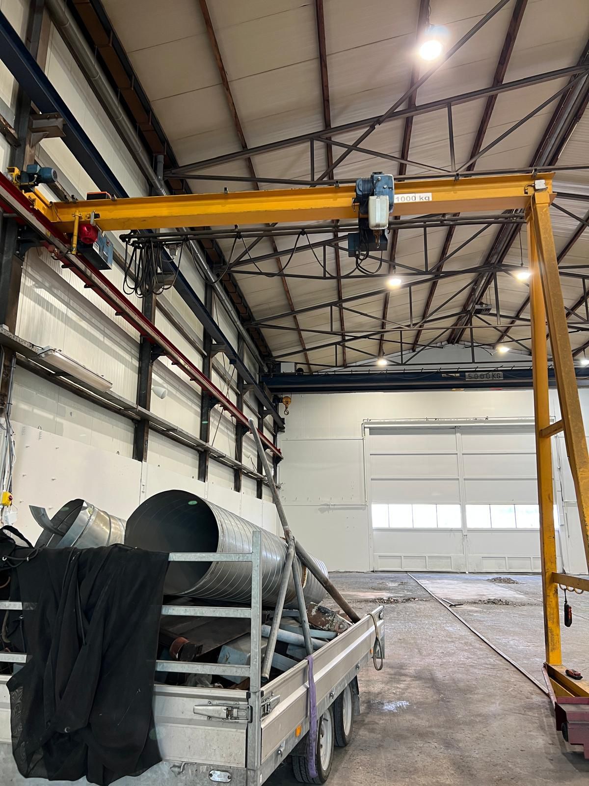 Half portaal kraan. Portaalkraan, Hijsbalk , Bovenloopkraan