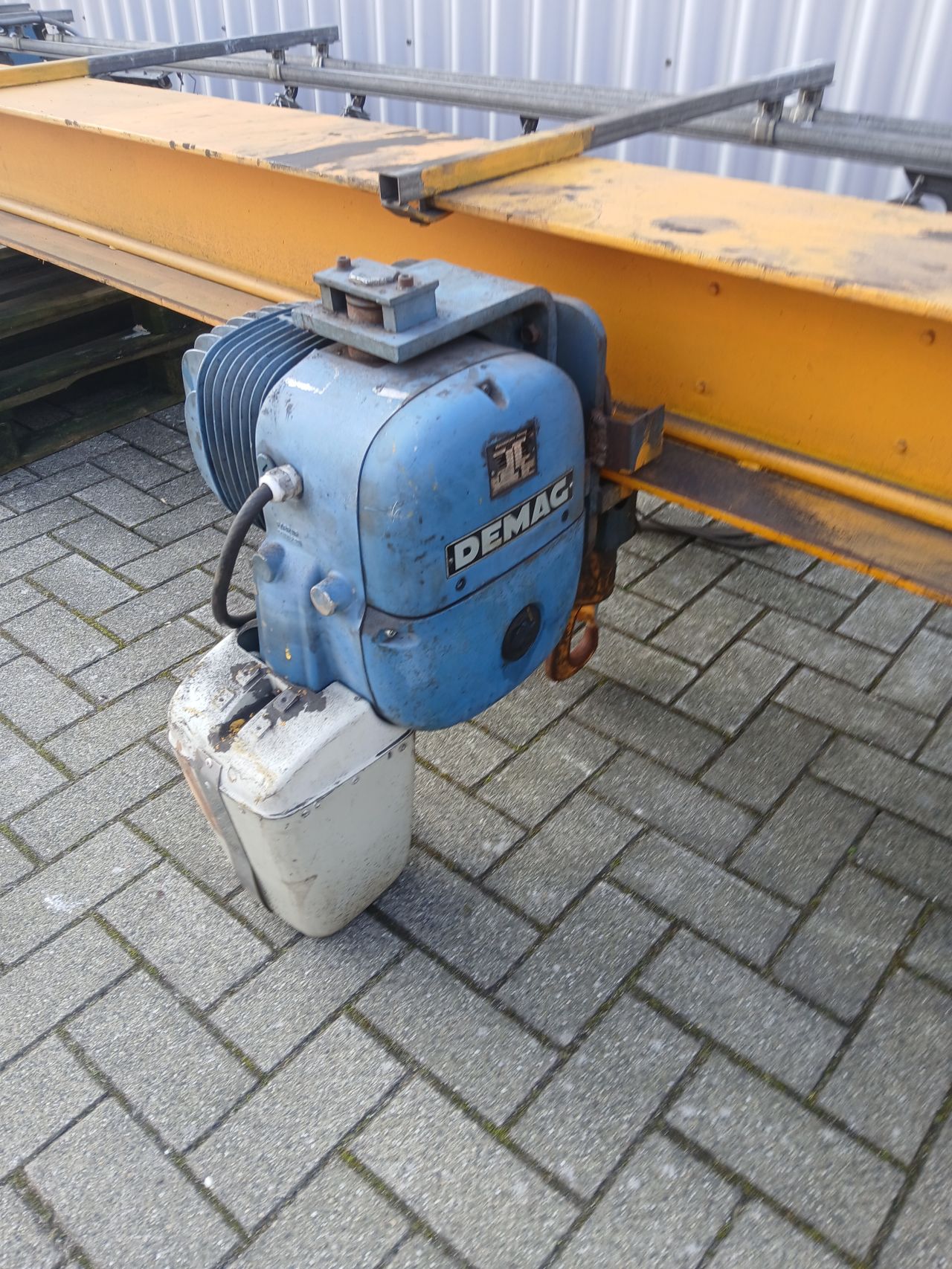 Half portaal kraan. Portaalkraan, Hijsbalk , Bovenloopkraan