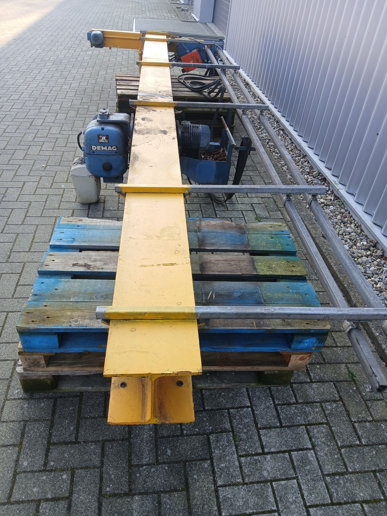 Half portaal kraan. Portaalkraan, Hijsbalk , Bovenloopkraan