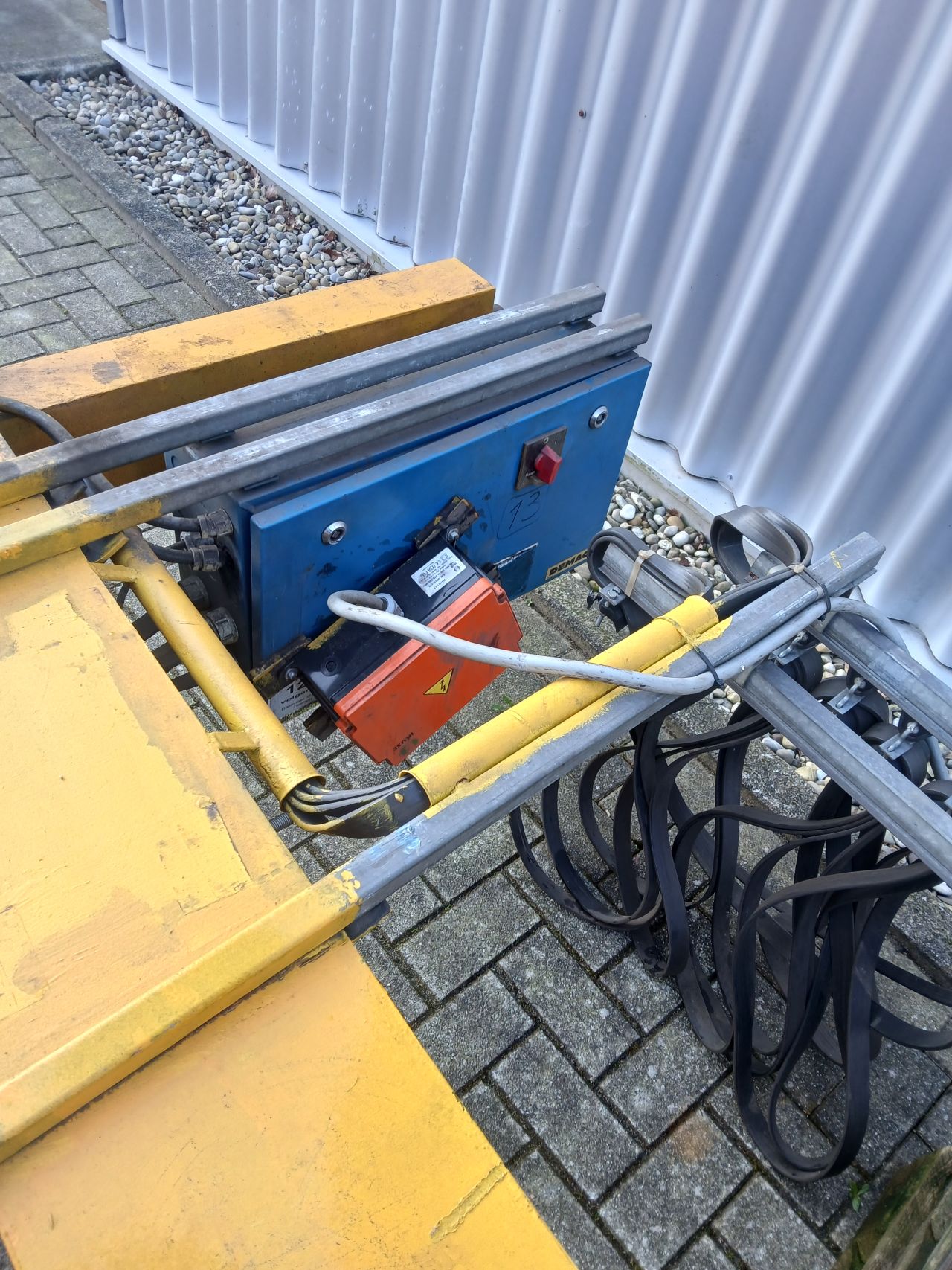 Half portaal kraan. Portaalkraan, Hijsbalk , Bovenloopkraan