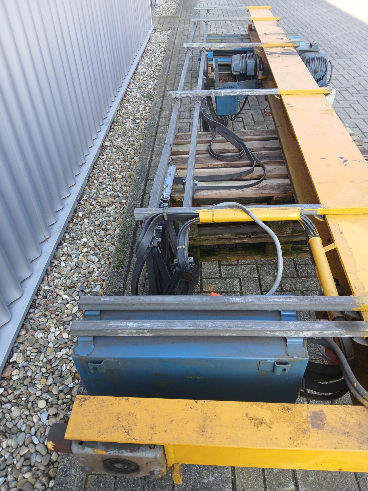 Half portaal kraan. Portaalkraan, Hijsbalk , Bovenloopkraan