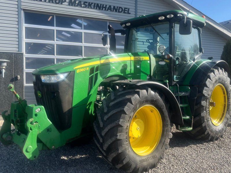 John Deere 8360R Med frontlift og faststeer