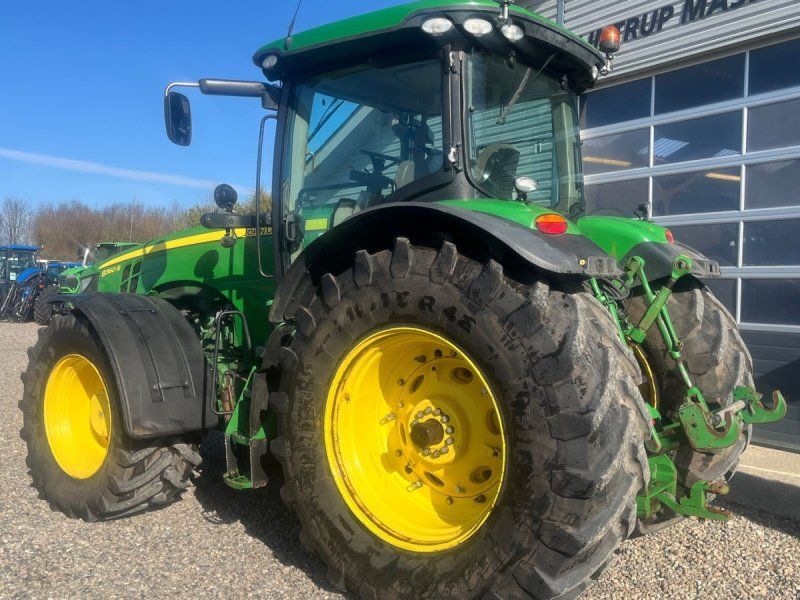 John Deere 8360R Med frontlift og faststeer