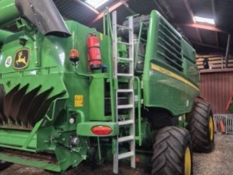 John Deere T670I