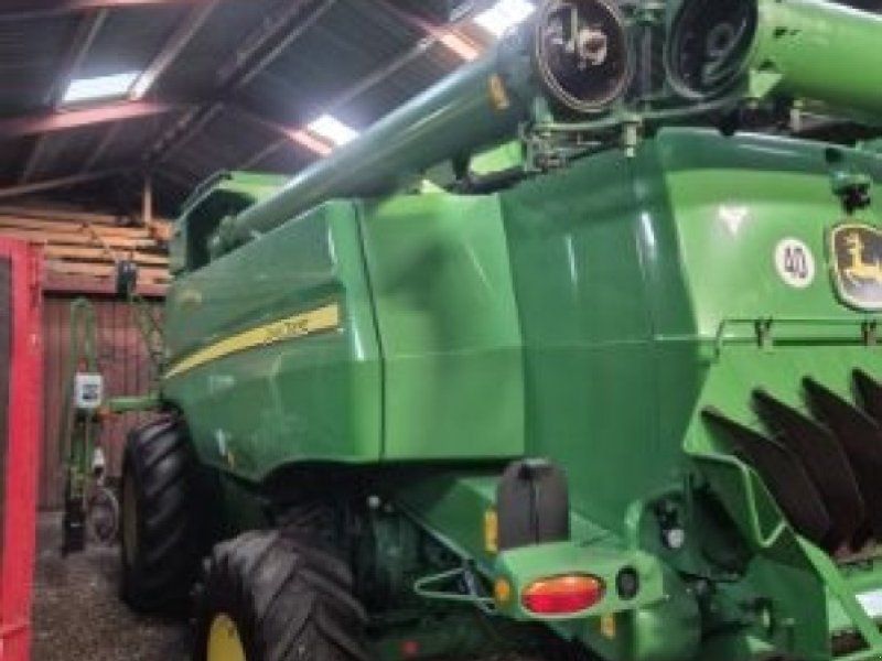 John Deere T670I