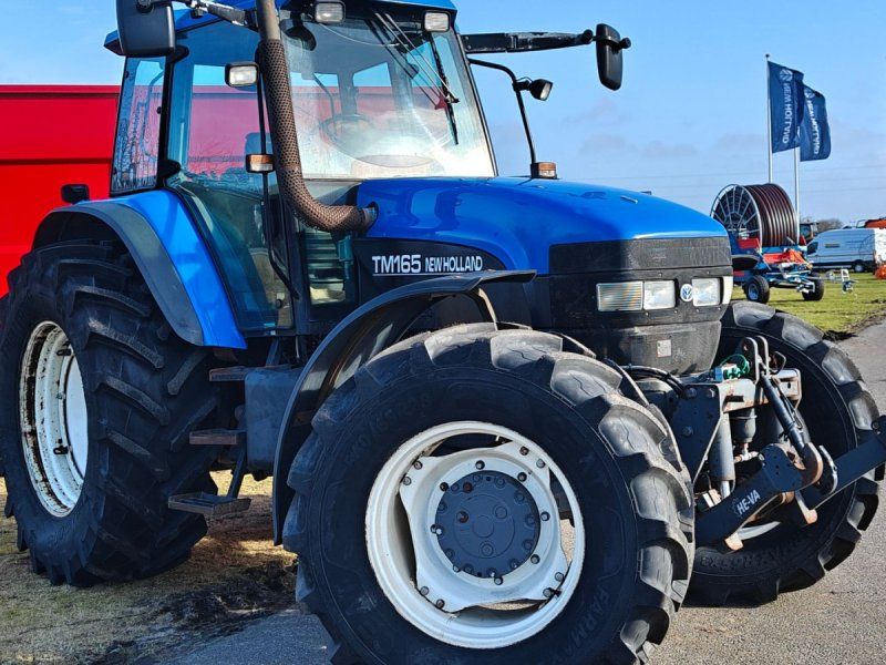 New Holland TM 165
