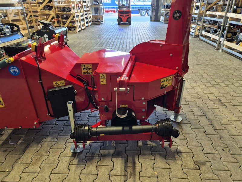 TP 230 PTO Holzhacker mit seitlichem Einzug für Traktor-Lagergerät-