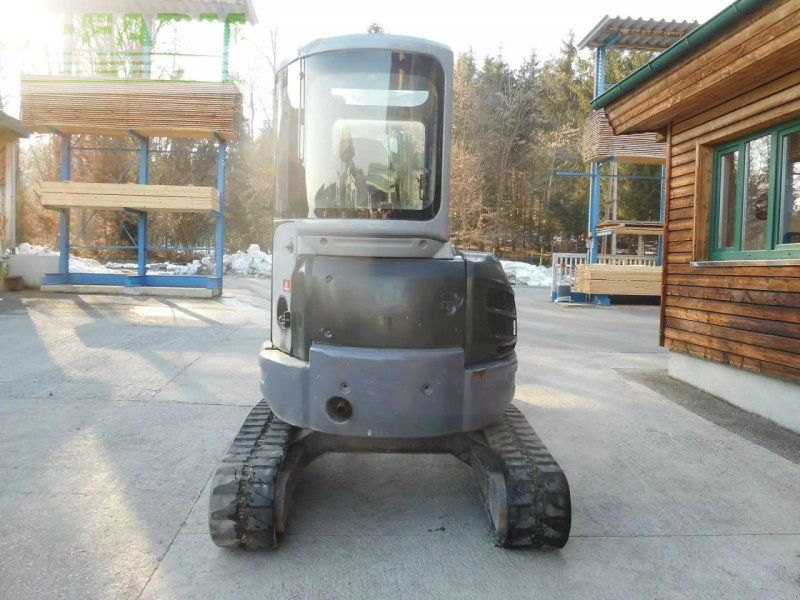 New Holland e 39b-sr ( sw + 4 löffel ) 3.900 kg