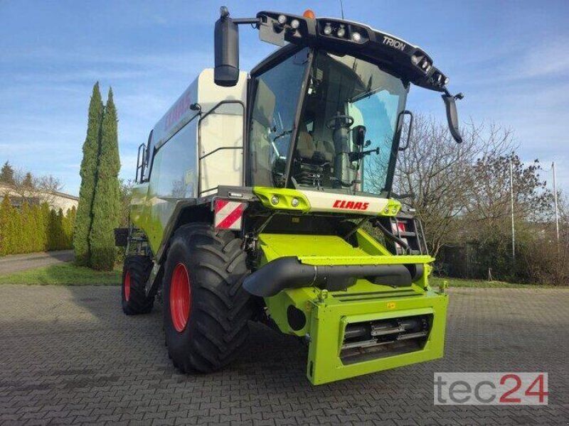 Claas Trion 530 mit Varioschneidwerk