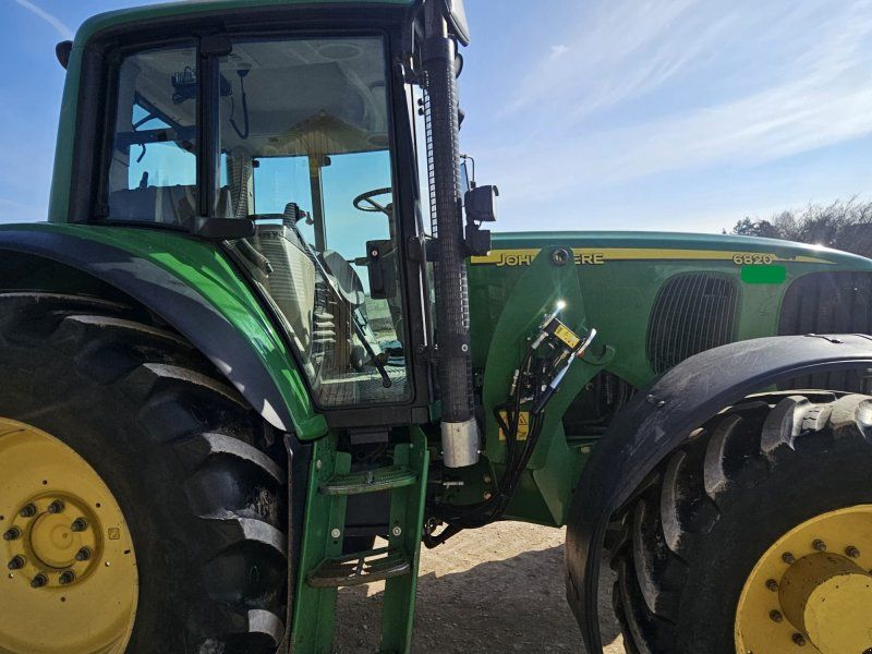 John Deere 6820