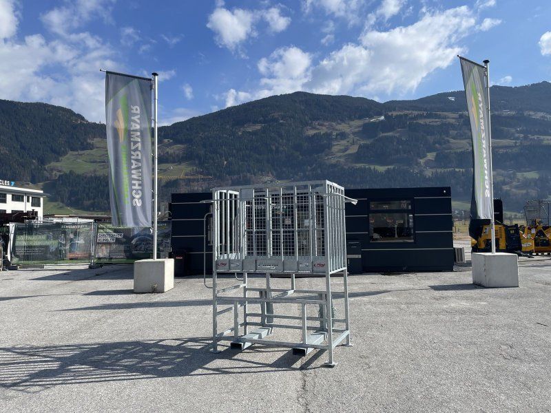 Fliegl AgroCenter Arbeitsbühne hoch Euro