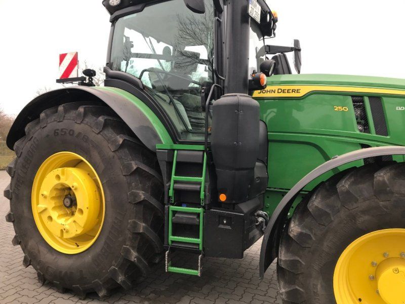 John Deere 6R 250