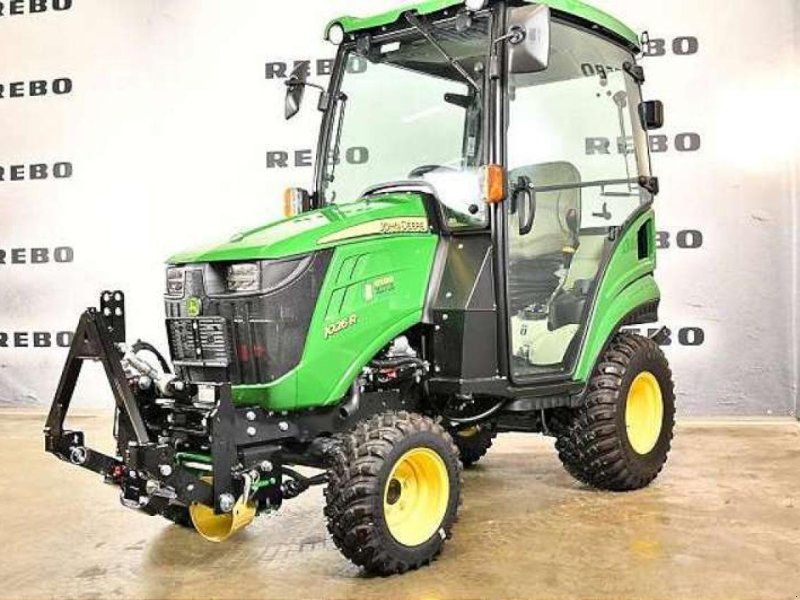 John Deere 1026R TRAKTOR
