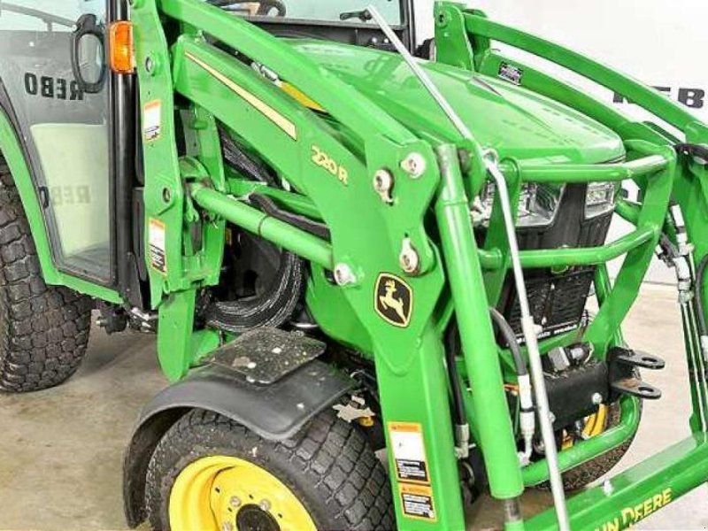 John Deere 2038R TRAKTOR