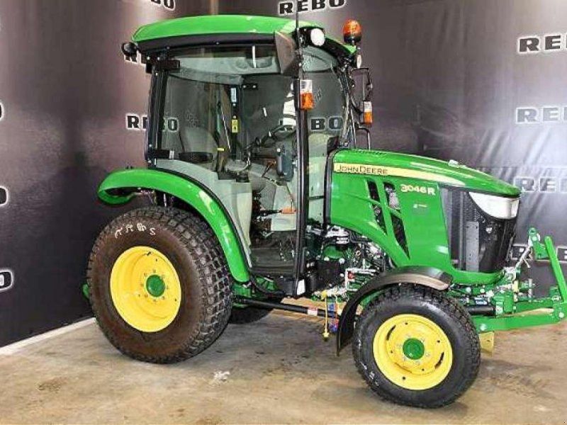 John Deere 3046R TRAKTOR