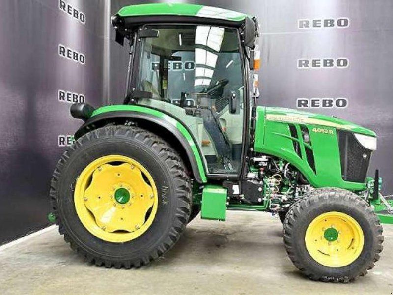 John Deere 4052R TRAKTOR