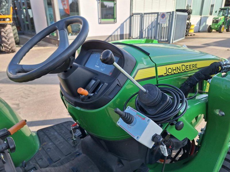 John Deere 3038E