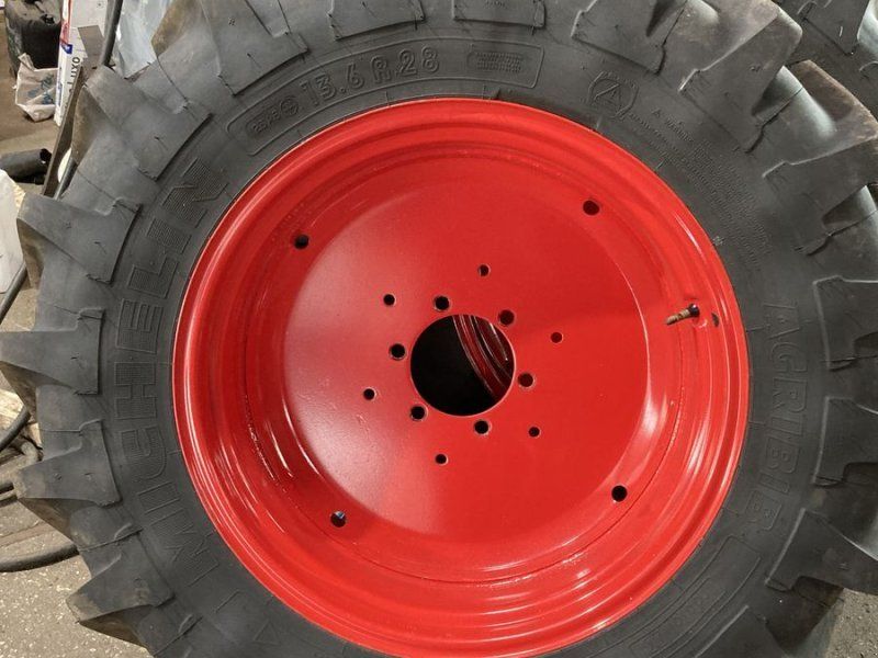 Michelin 13,6R28