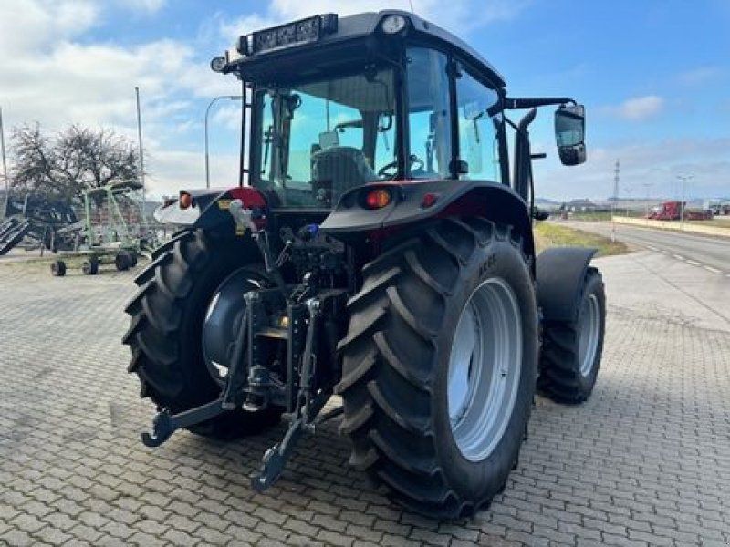 Massey Ferguson 5711 M