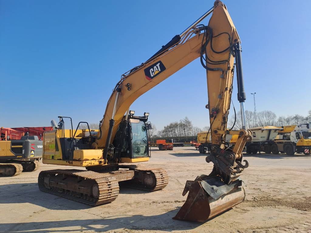 CAT 323 (Integrated Trimble GPS + Tilt Bucket)