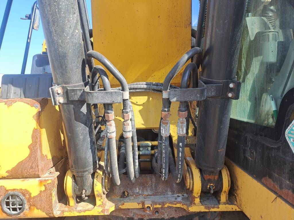 CAT 323 (Integrated Trimble GPS + Tilt Bucket)