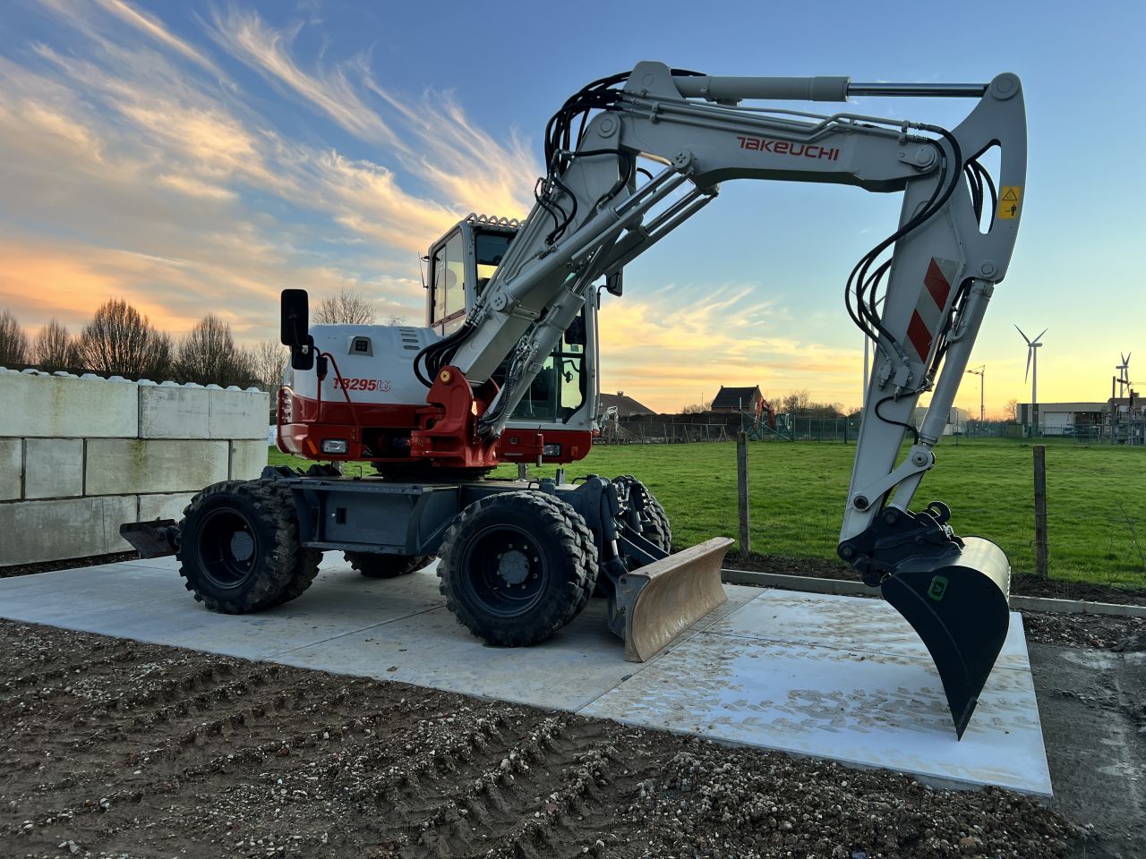 Takeuchi TB295W bandenkraan
