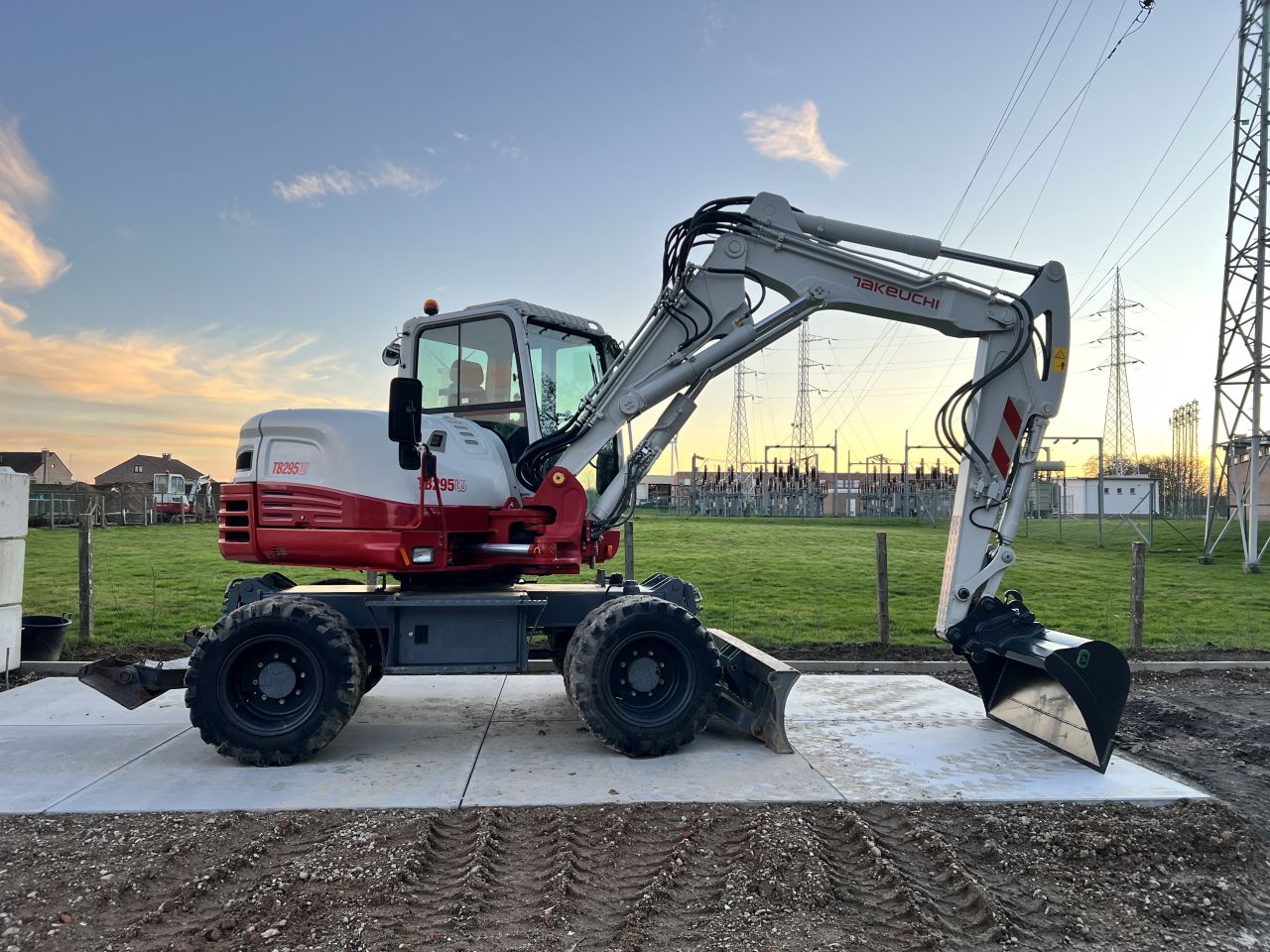 Takeuchi TB295W bandenkraan