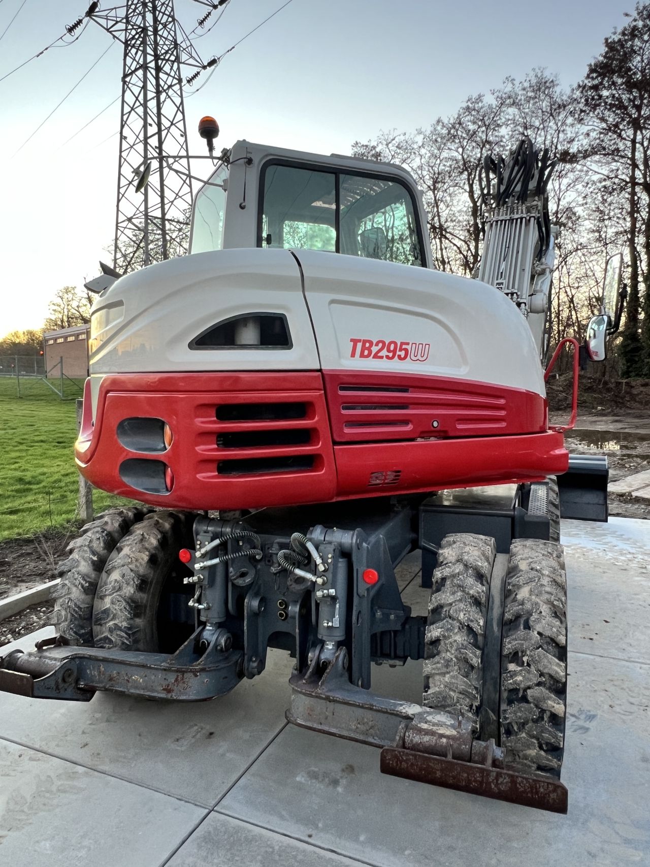 Takeuchi TB295W bandenkraan