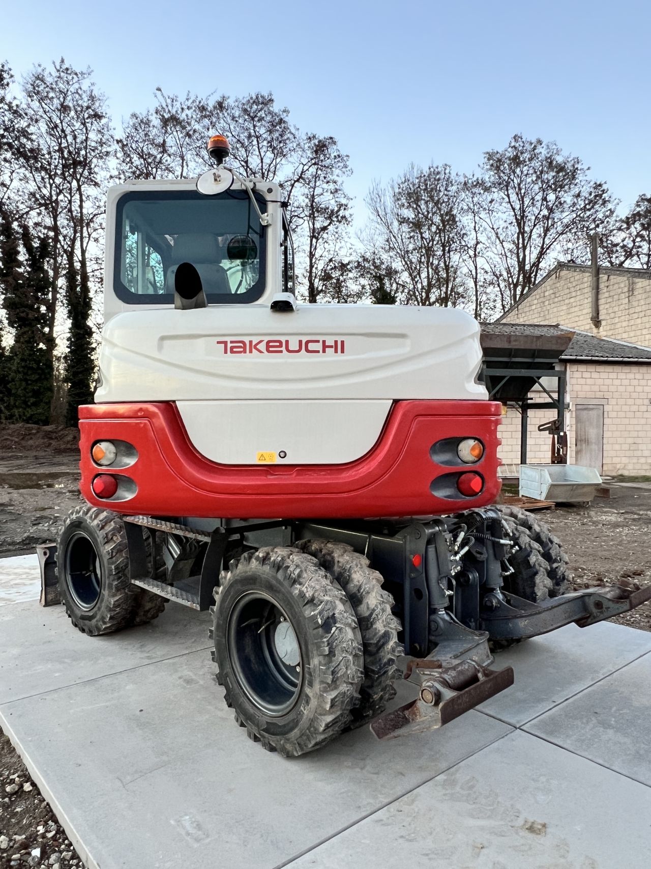 Takeuchi TB295W bandenkraan